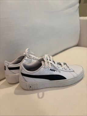 Puma White Sneakers with Black Formstrip